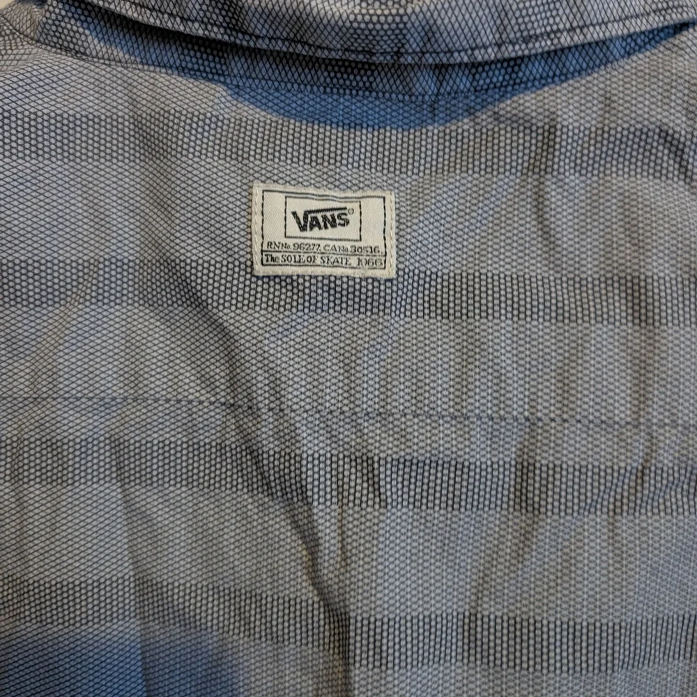 Vans Gray Striped Men's Button Up Skater Top Off The Wall - Picture 7 of 8